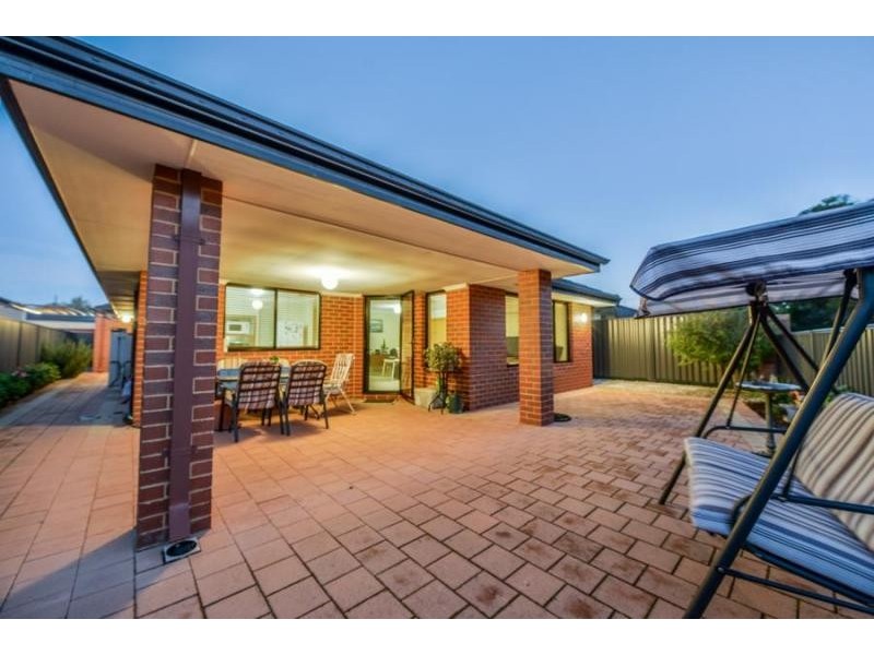 8 Crossley Way, Harrisdale WA 6112