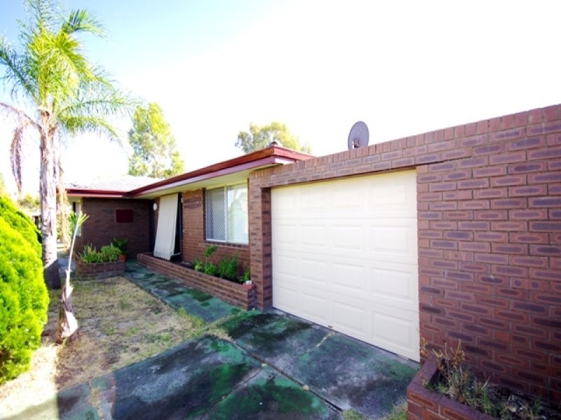 100 Luyer Avenue, East Cannington WA 6107