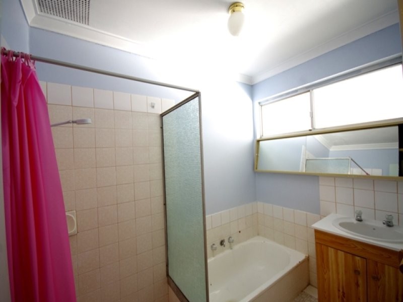 100 Luyer Avenue, East Cannington WA 6107