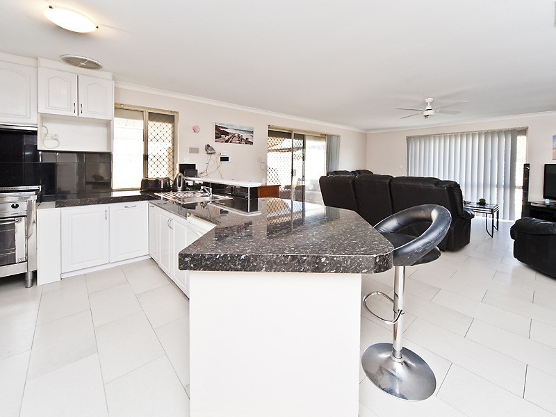 6 Aroona Way, Maddington WA 6109