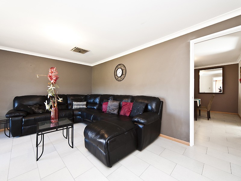6 Aroona Way, Maddington WA 6109