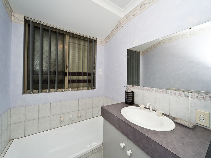 6 Aroona Way, Maddington WA 6109