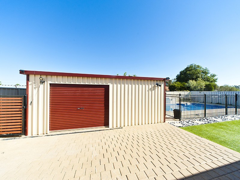 6 Aroona Way, Maddington WA 6109