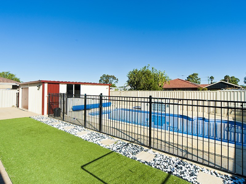 6 Aroona Way, Maddington WA 6109