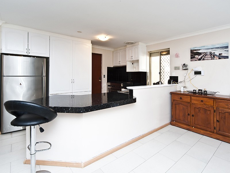 6 Aroona Way, Maddington WA 6109