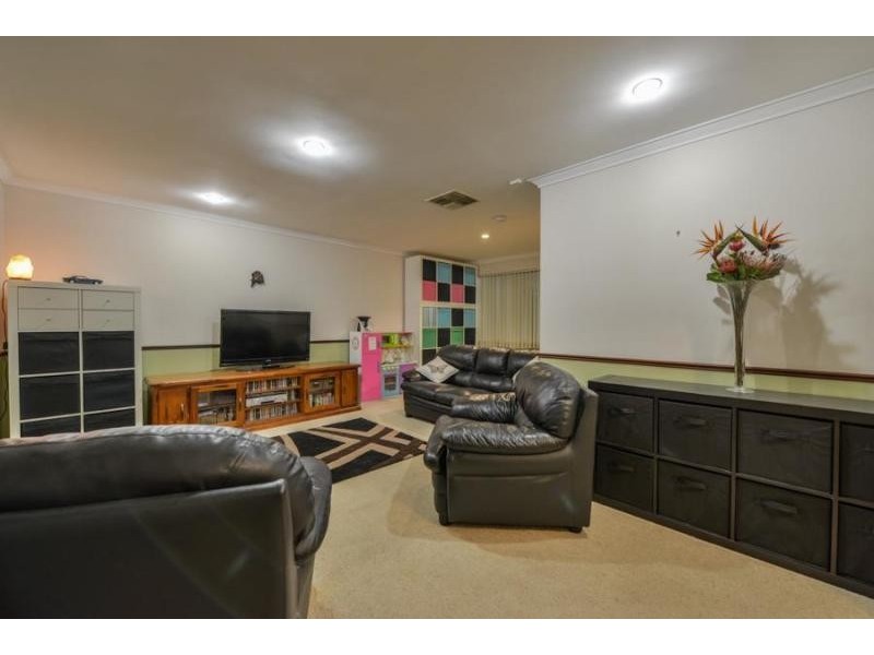 26 Vinca Way, Forrestfield WA 6058