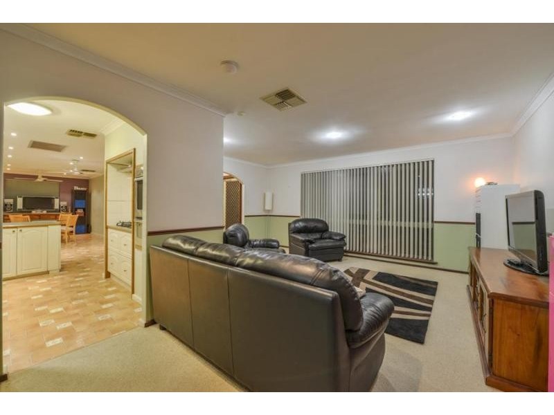 26 Vinca Way, Forrestfield WA 6058