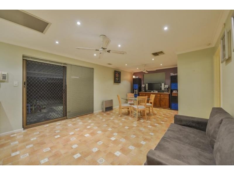 26 Vinca Way, Forrestfield WA 6058