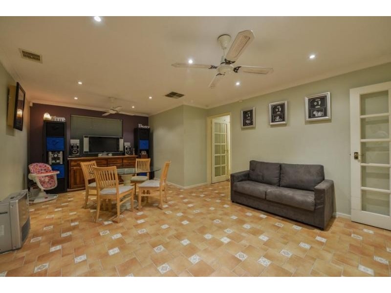 26 Vinca Way, Forrestfield WA 6058