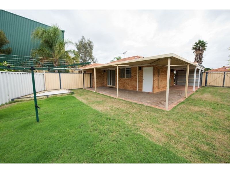 11 Cranberry Way, Kenwick WA 6107