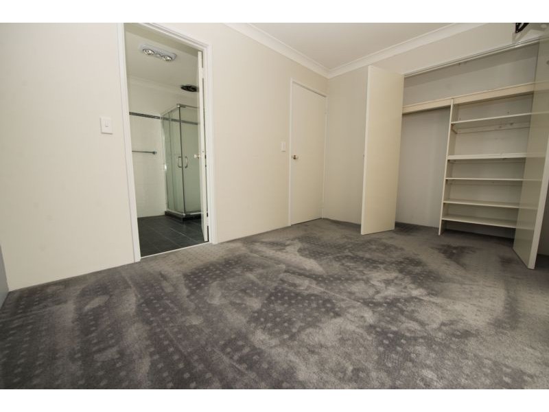 11 Cranberry Way, Kenwick WA 6107