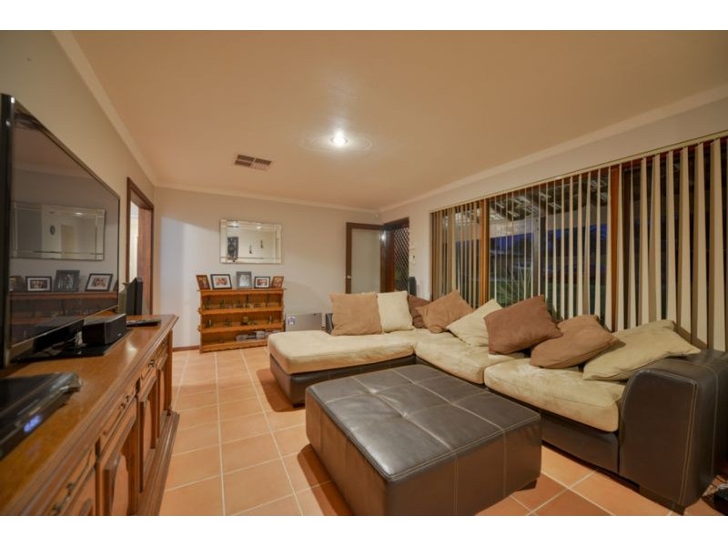 7 Marlock Court, Forrestfield WA 6058