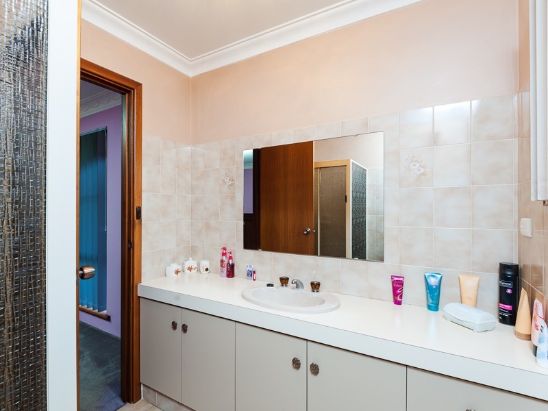 60 Hamilton Street, Cannington WA 6107