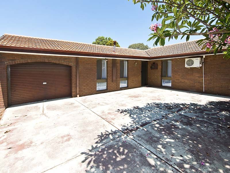 11 Lyonia Court, Forrestfield WA 6058