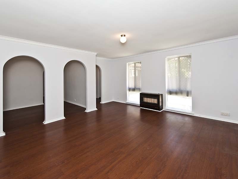 11 Lyonia Court, Forrestfield WA 6058