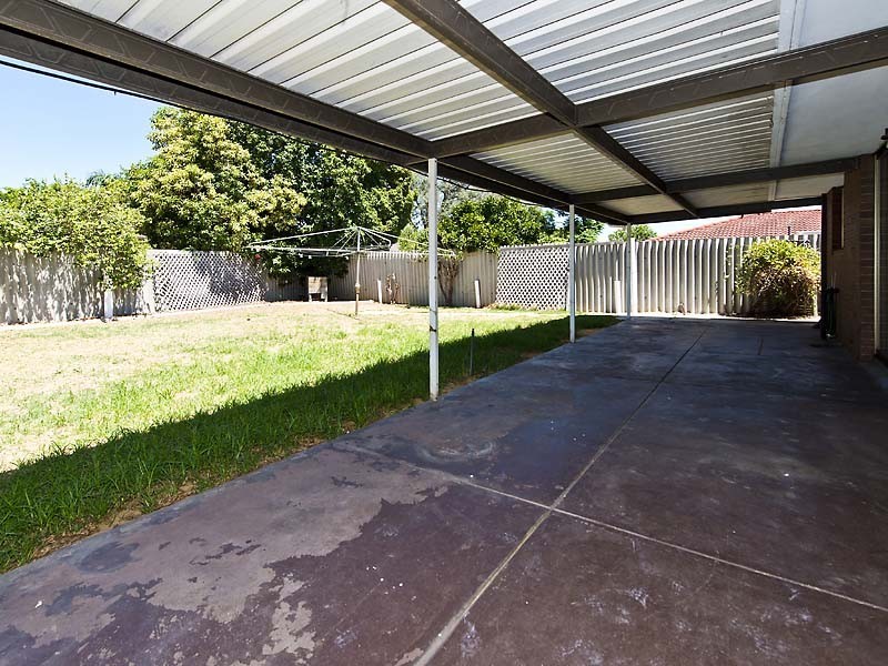 11 Lyonia Court, Forrestfield WA 6058