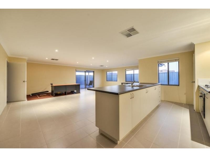 1 Rossiter Avenue, Piara Waters WA 6112