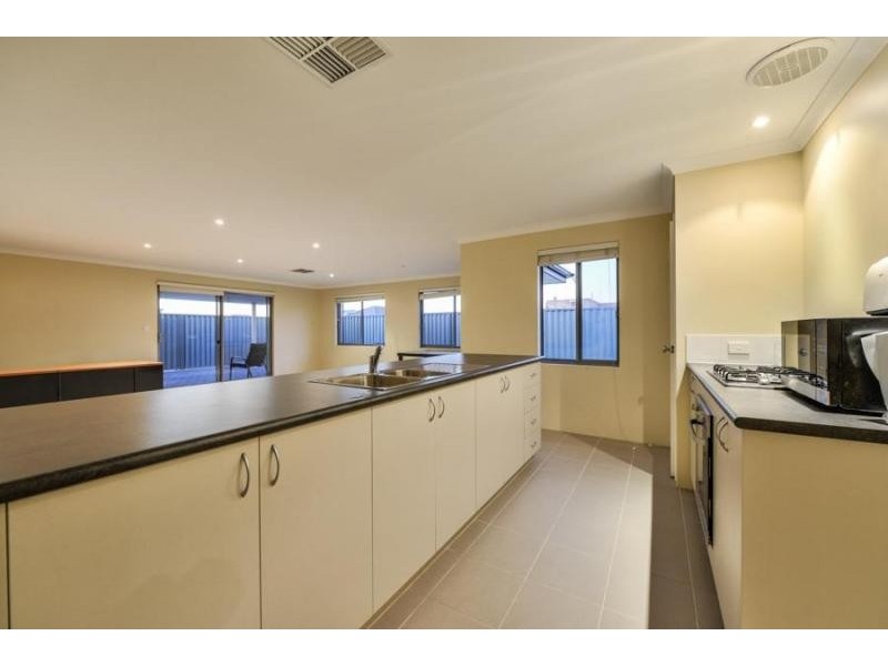 1 Rossiter Avenue, Piara Waters WA 6112