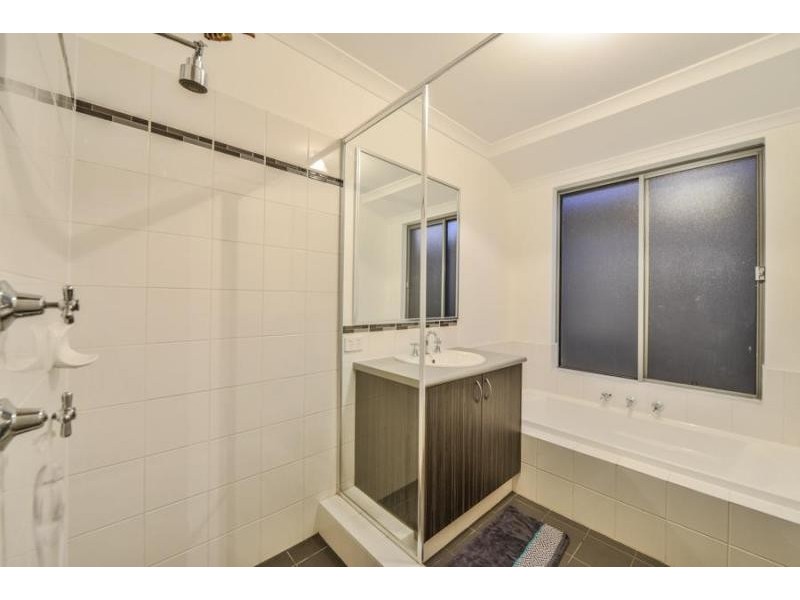 1 Rossiter Avenue, Piara Waters WA 6112