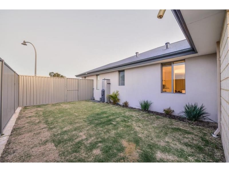 1 Rossiter Avenue, Piara Waters WA 6112