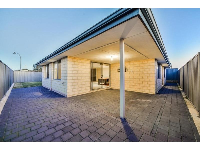 1 Rossiter Avenue, Piara Waters WA 6112