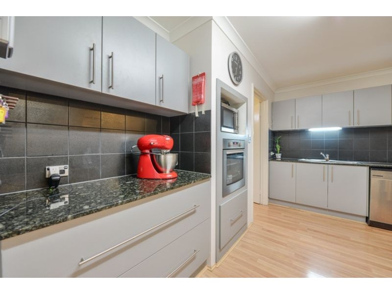 18 Retchford Way, Queens Park WA 6107