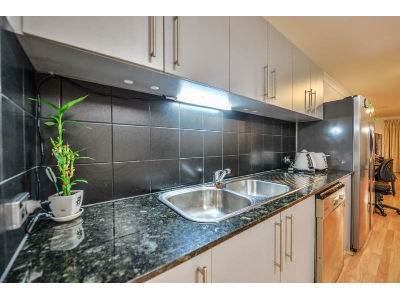 18 Retchford Way, Queens Park WA 6107