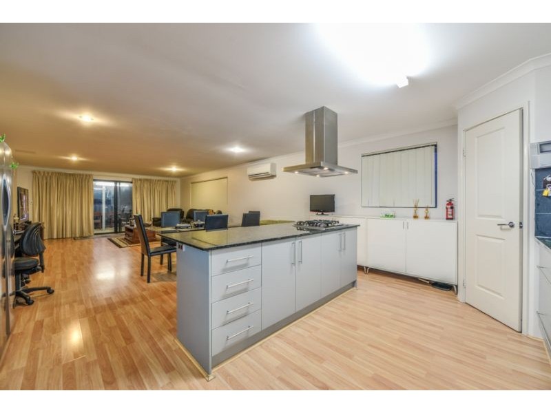 18 Retchford Way, Queens Park WA 6107