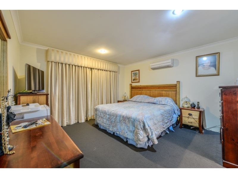 18 Retchford Way, Queens Park WA 6107