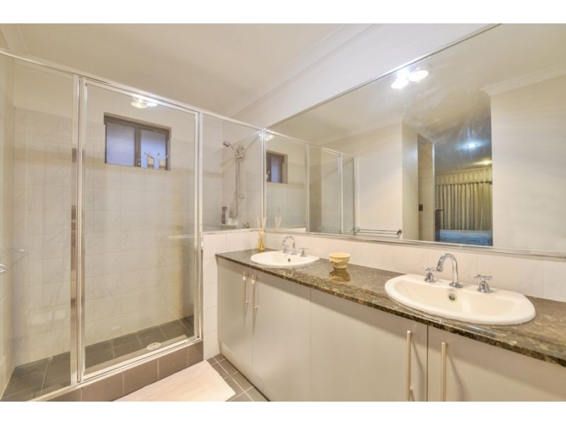 18 Retchford Way, Queens Park WA 6107