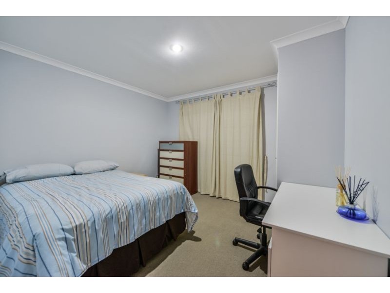 18 Retchford Way, Queens Park WA 6107