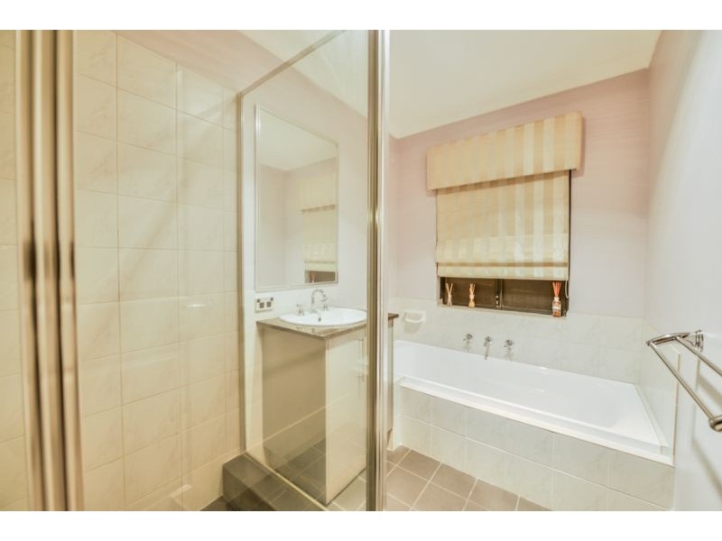 18 Retchford Way, Queens Park WA 6107