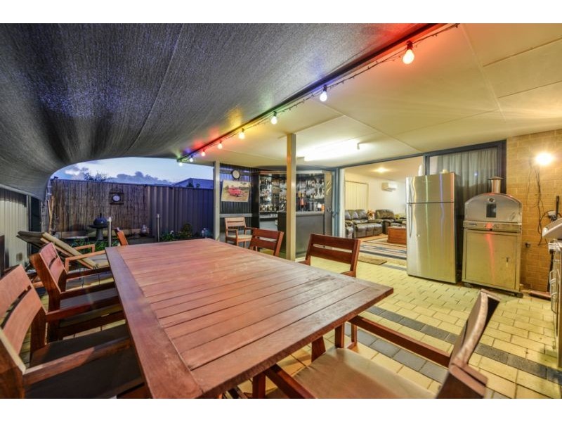 18 Retchford Way, Queens Park WA 6107