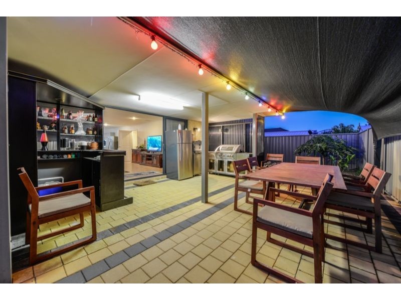 18 Retchford Way, Queens Park WA 6107