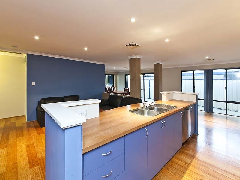 15 Turnstone Gardens, East Cannington WA 6107