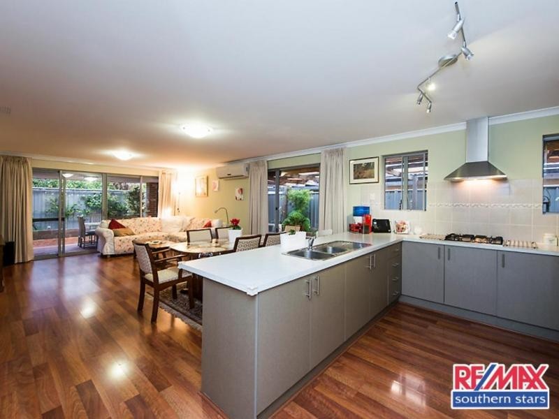 22 Retchford Way, Queens Park WA 6107