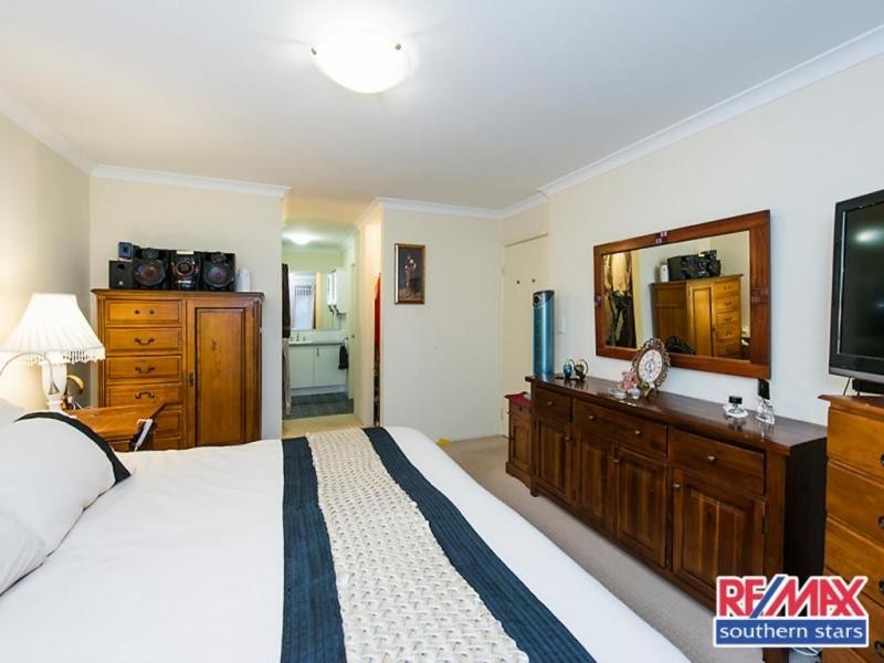 22 Retchford Way, Queens Park WA 6107