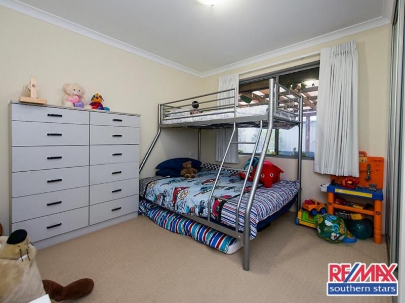 22 Retchford Way, Queens Park WA 6107