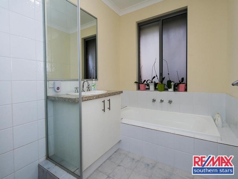 22 Retchford Way, Queens Park WA 6107