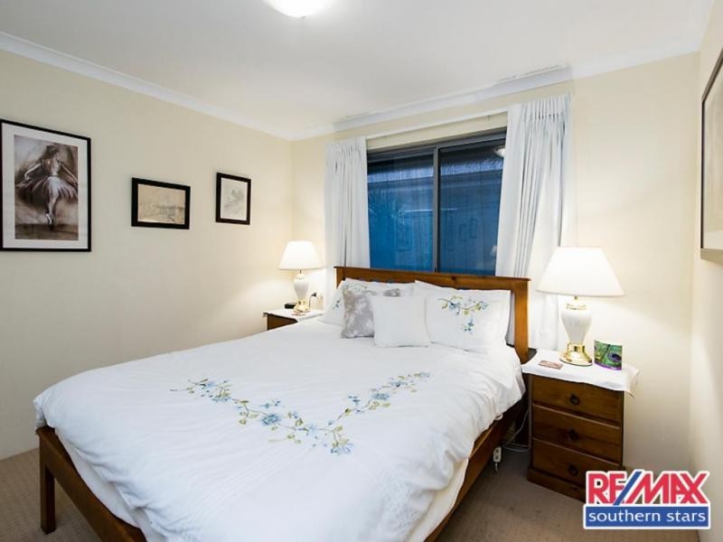 22 Retchford Way, Queens Park WA 6107