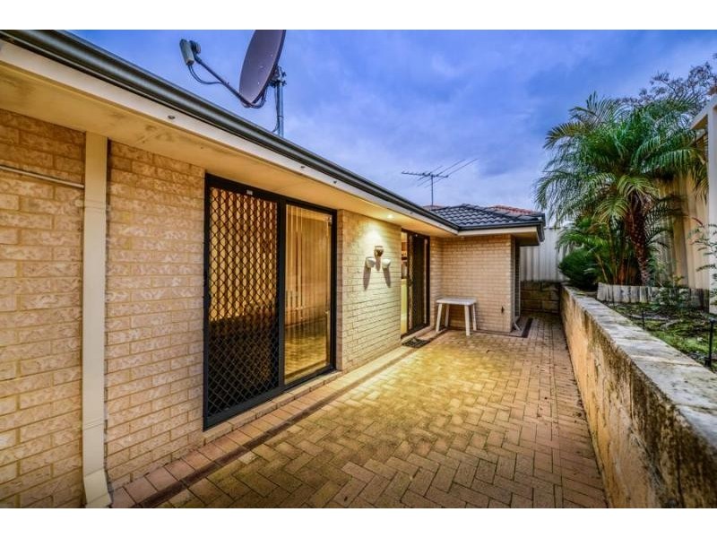 4/69 Upton Street, St James WA 6102