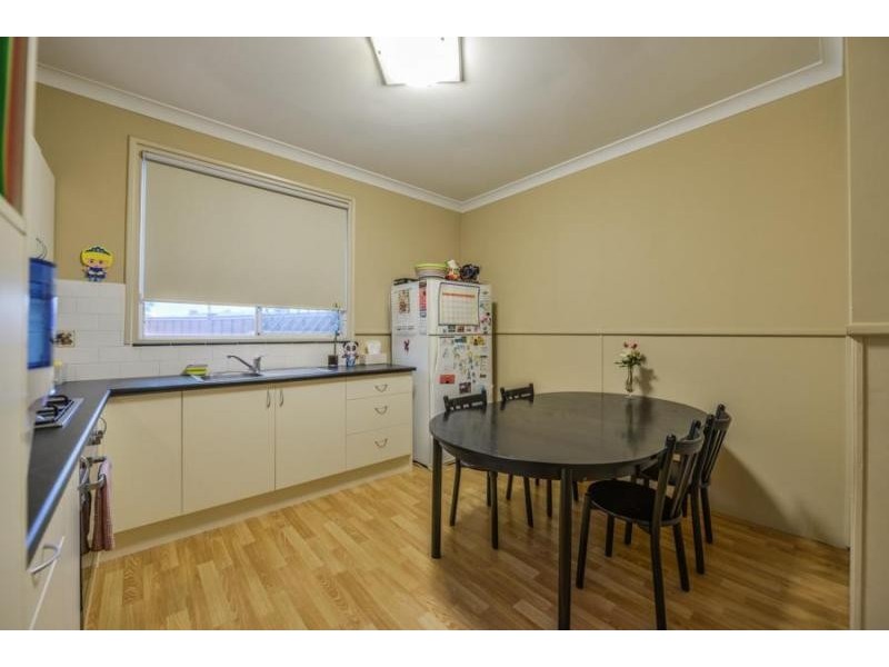 2 Barnsley Street, Queens Park WA 6107