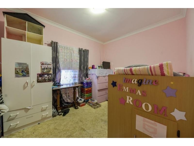 2 Barnsley Street, Queens Park WA 6107