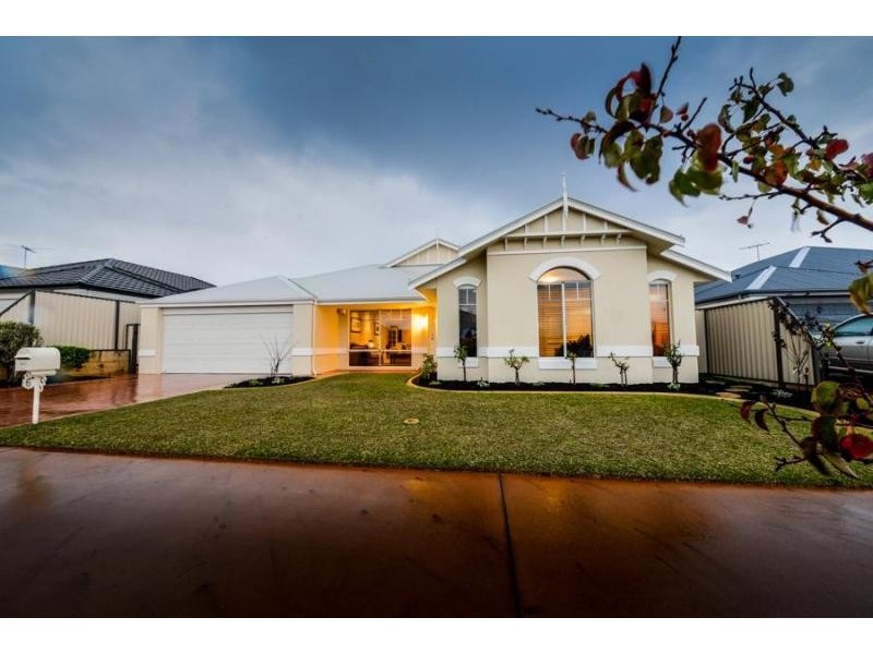 6 Weymouth Road, Aubin Grove WA 6164