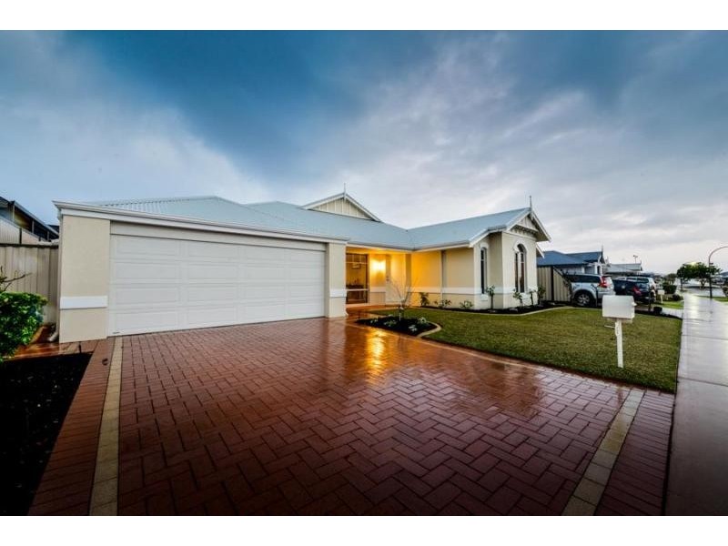 6 Weymouth Road, Aubin Grove WA 6164