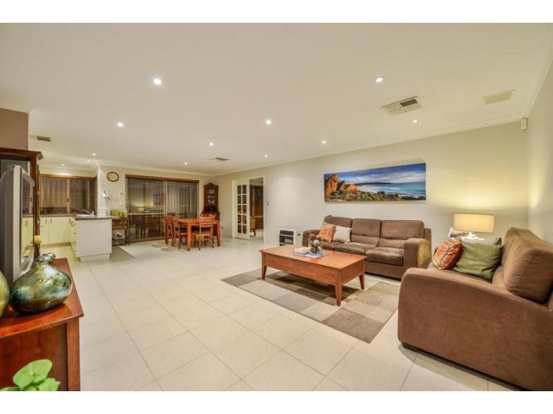 6 Weymouth Road, Aubin Grove WA 6164