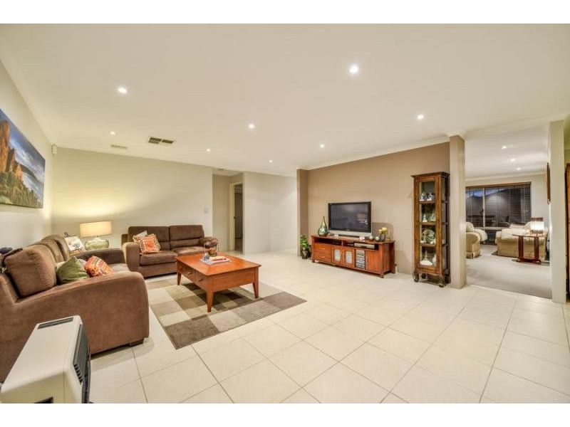 6 Weymouth Road, Aubin Grove WA 6164