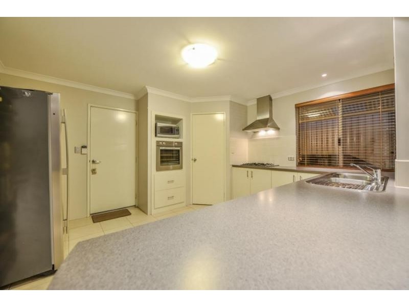 6 Weymouth Road, Aubin Grove WA 6164