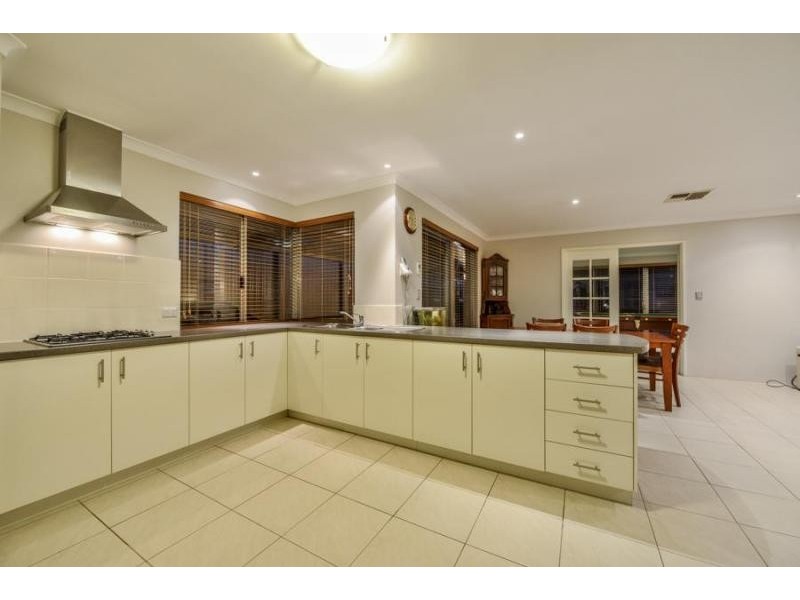 6 Weymouth Road, Aubin Grove WA 6164