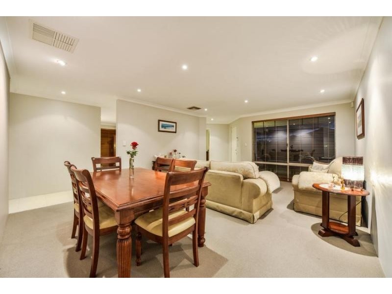 6 Weymouth Road, Aubin Grove WA 6164